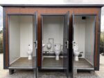 Container Sanitaire Pavillon WC avec Triple Cabine – Image 4