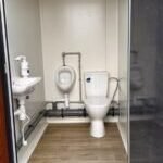 Container Sanitaire Pavillon WC avec Triple Cabine – Image 3