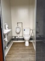 Container Sanitaire Pavillon WC avec Triple Cabine – Image 2
